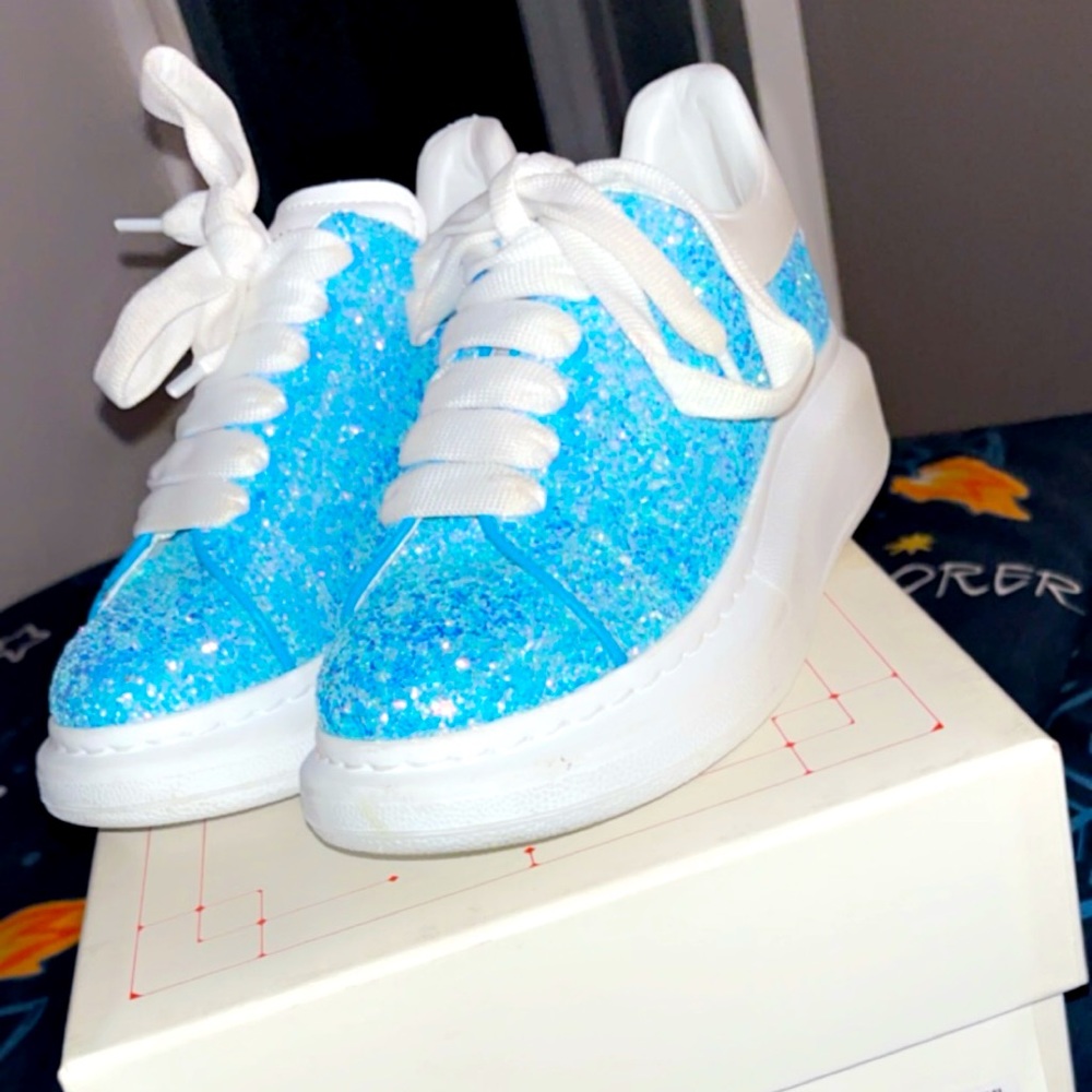 Only worn 2 times still in good condition